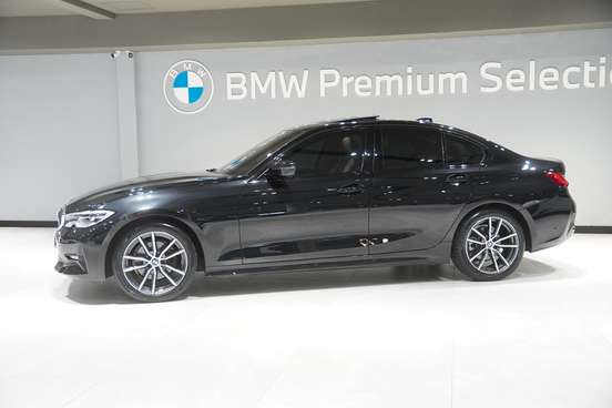 BMW-320i-2019