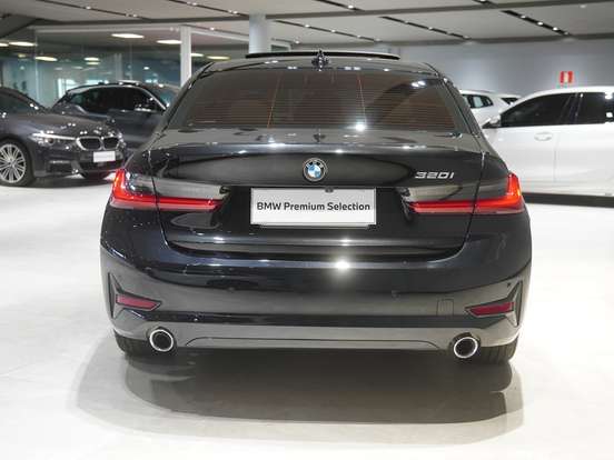 BMW-320i-2.0 16V TURBO GASOLINA SPORT GP AUTOMÁTICO BMW-320i-2019
