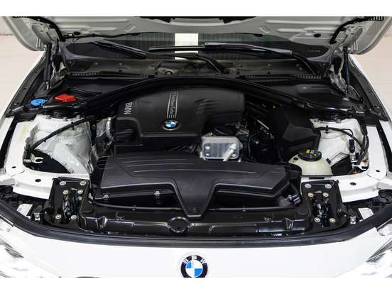 BMW-320i-2017