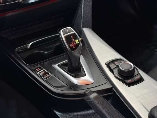 BMW-320i-2016