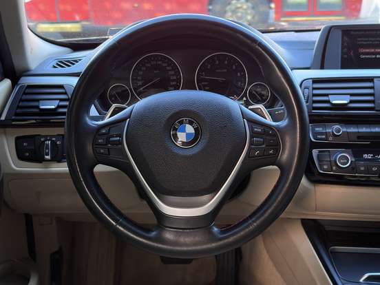 BMW-320i-2018
