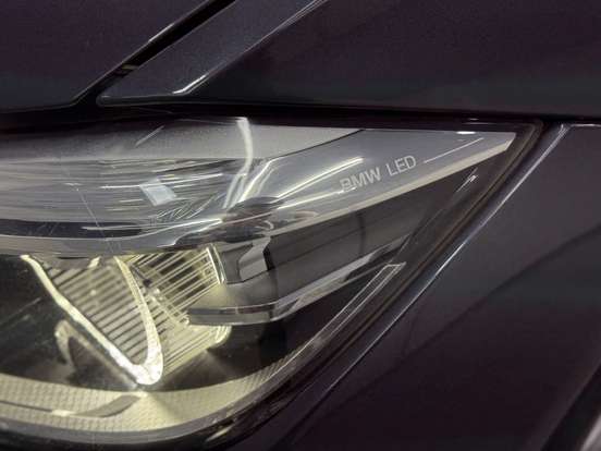 BMW-320i-2017