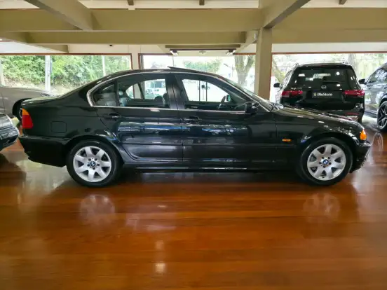 BMW-323i-1999