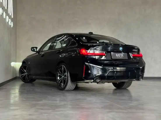 BMW-330e-2023