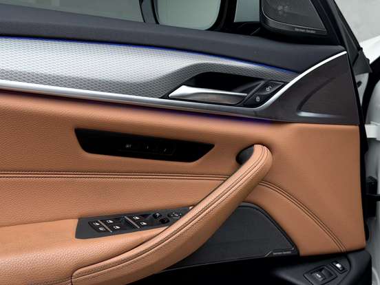 BMW-530e-2020