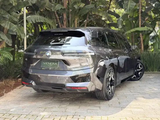 BMW-iX-2023