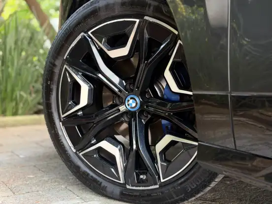 BMW-iX-2023