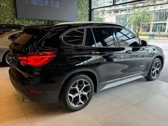 BMW-X1-2.0 16V TURBO ACTIVEFLEX SDRIVE20I X-LINE 4P AUTOMÁTICO BMW-X1-2016