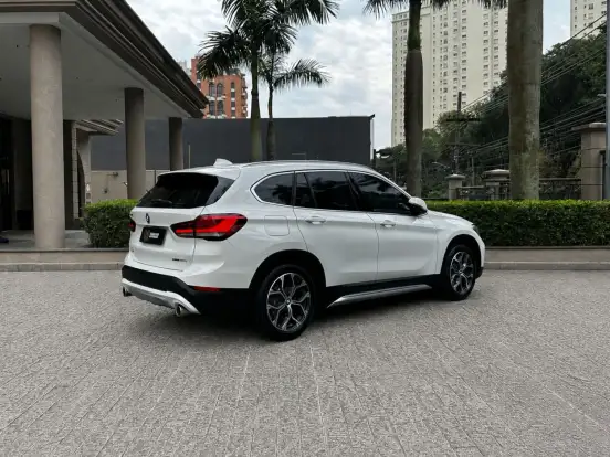 BMW-X1-2.0 16V TURBO ACTIVEFLEX SDRIVE20I X-LINE 4P AUTOMÁTICO BMW-X1-2021