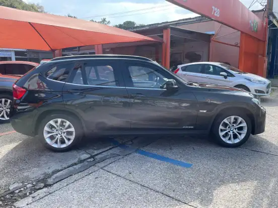 BMW-X1-2012
