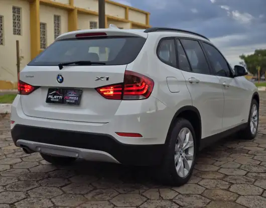 BMW-X1-2.0 18I S-DRIVE 4X2 16V GASOLINA 4P AUTOMÁTICO BMW-X1-2013