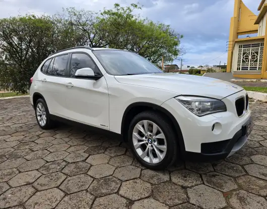 BMW-X1-2.0 18I S-DRIVE 4X2 16V GASOLINA 4P AUTOMÁTICO BMW-X1-2013