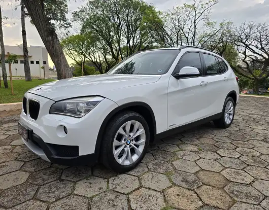 BMW-X1-2.0 18I S-DRIVE 4X2 16V GASOLINA 4P AUTOMÁTICO BMW-X1-2013