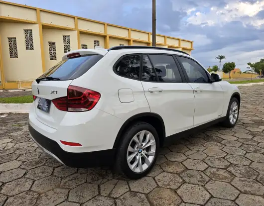 BMW-X1-2.0 18I S-DRIVE 4X2 16V GASOLINA 4P AUTOMÁTICO BMW-X1-2013