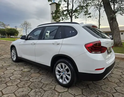 BMW-X1-2.0 18I S-DRIVE 4X2 16V GASOLINA 4P AUTOMÁTICO BMW-X1-2013