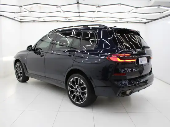 BMW-X7-2025