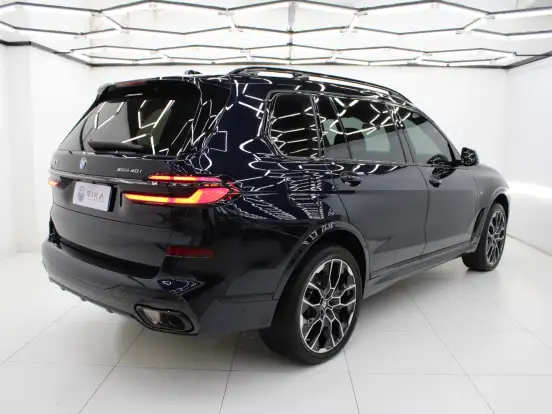 BMW-X7-2025