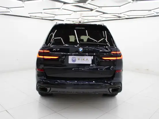 BMW-X7-2025