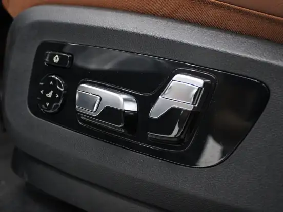 BMW-X7-2025