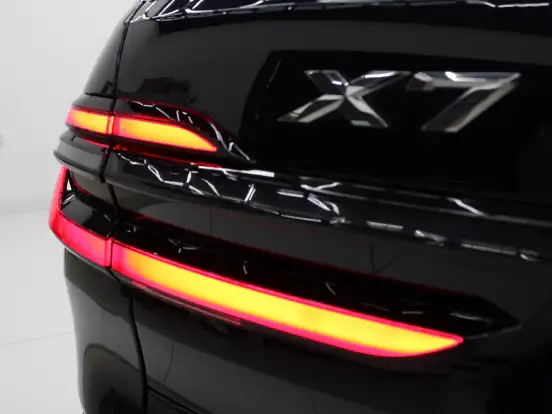 BMW-X7-2025