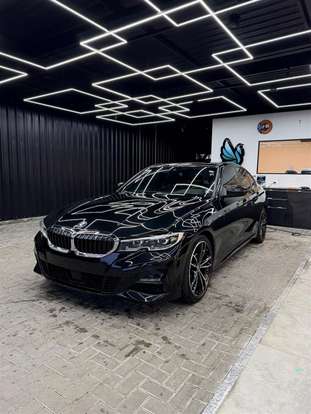 BMW-320i-2022