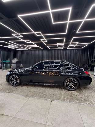 BMW-320i-2022