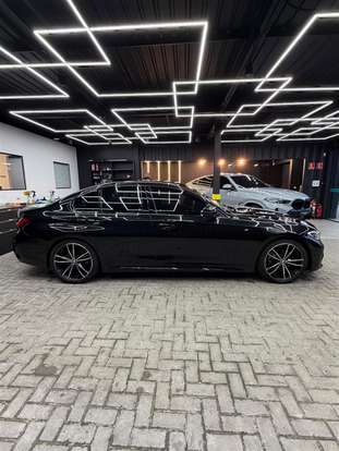 BMW-320i-2022