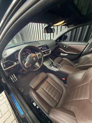 BMW-320i-2022
