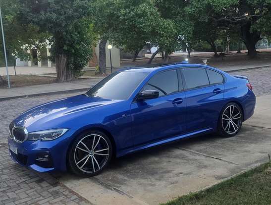 BMW-320i-2022