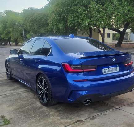 BMW-320i-2022