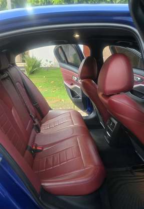 BMW-320i-2022