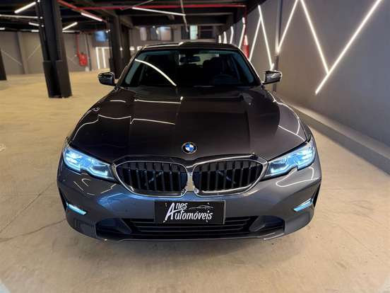 BMW-320i-2020
