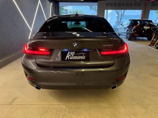 BMW-320i-2020