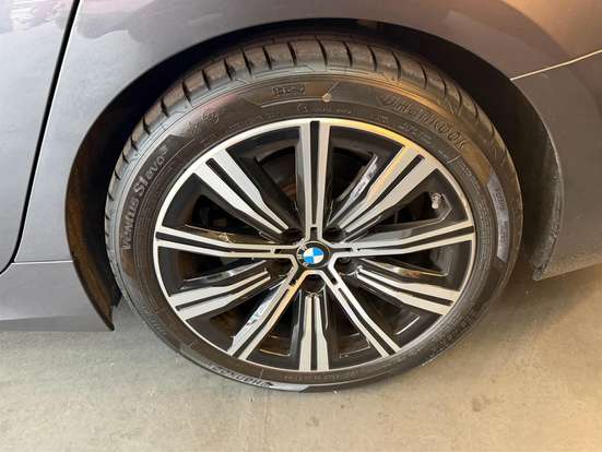 BMW-320i-2020