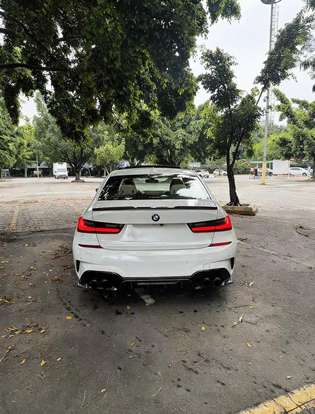 BMW-330i-2019