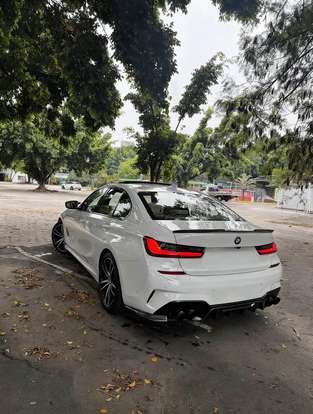 BMW-330i-2019