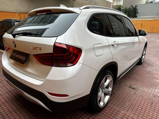 BMW-X1-2.0 16V TURBO GASOLINA SDRIVE20I 4P AUTOMÁTICO BMW-X1-2013
