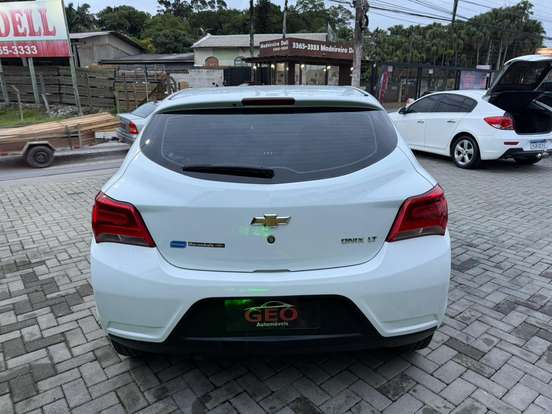 CHEVROLET-ONIX-2016