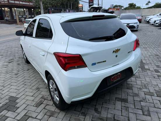 CHEVROLET-ONIX-2016
