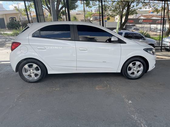 CHEVROLET ONIX 1.4 MPFI LT 8V FLEX 4P MANUAL
