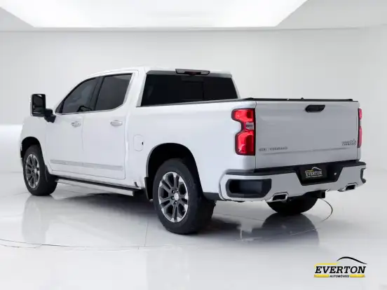 CHEVROLET-SILVERADO-5.3 V8 GASOLINA 1500 HIGH COUNTRY 4X4 AUTOMÁTICO CHEVROLET-SILVERADO-2023