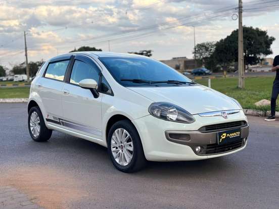FIAT-PUNTO-1.6 ESSENCE 16V FLEX 4P MANUAL FIAT-PUNTO-2015