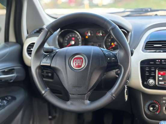 FIAT-PUNTO-1.6 ESSENCE 16V FLEX 4P MANUAL FIAT-PUNTO-2015