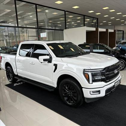 FORD F-150 5.0 V8 GASOLINA CD LARIAT BLACK FX4 AUTOMÁTICO