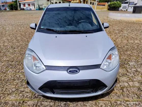 FORD FIESTA 1.6 ROCAM SEDAN 8V FLEX 4P MANUAL