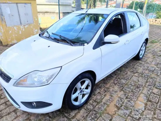 FORD-FOCUS-2012