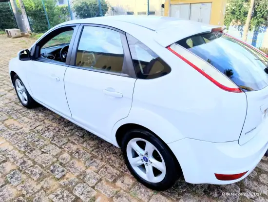 FORD-FOCUS-2012