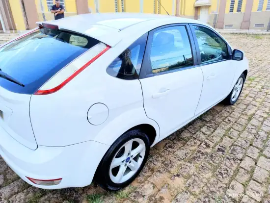 FORD-FOCUS-2012