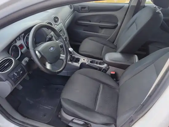 FORD-FOCUS-2012