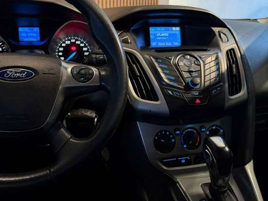 FORD-FOCUS-2.0 SE PLUS SEDAN 16V FLEX 4P AUTOMÁTICO FORD-FOCUS-2013